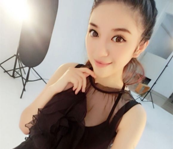 埋在我脖子剧烈喘气 丝袜美腿美男_席师长教师请重建