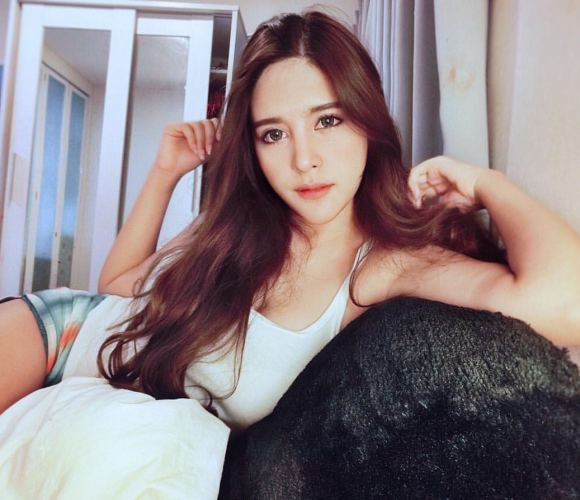 宝贝我就放在里面不动好不好—偷听老板夫妻啪啪声音