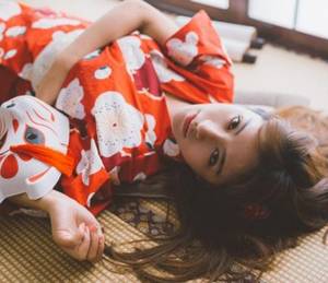 大口吞咽着主人 把白酒倒入B里
