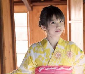 把腿抬到墙上 深山里女人香