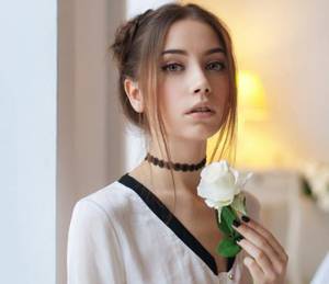 你的奶好大我要捏爆她 女儿漂亮有点想法