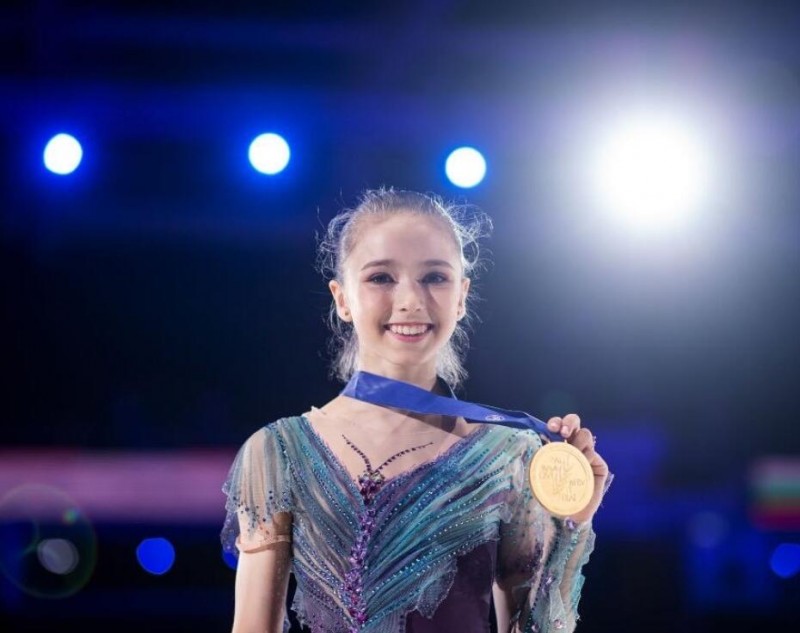 金牌预定!俄罗斯花式滑冰美少女卡米拉·瓦莉娃(Kamila Valieva)奥运首位完成四周跳女子选手!