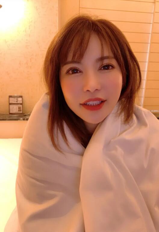逃税、住豪宅却被强盗,里美优莉亚不一样的暗黑人生!